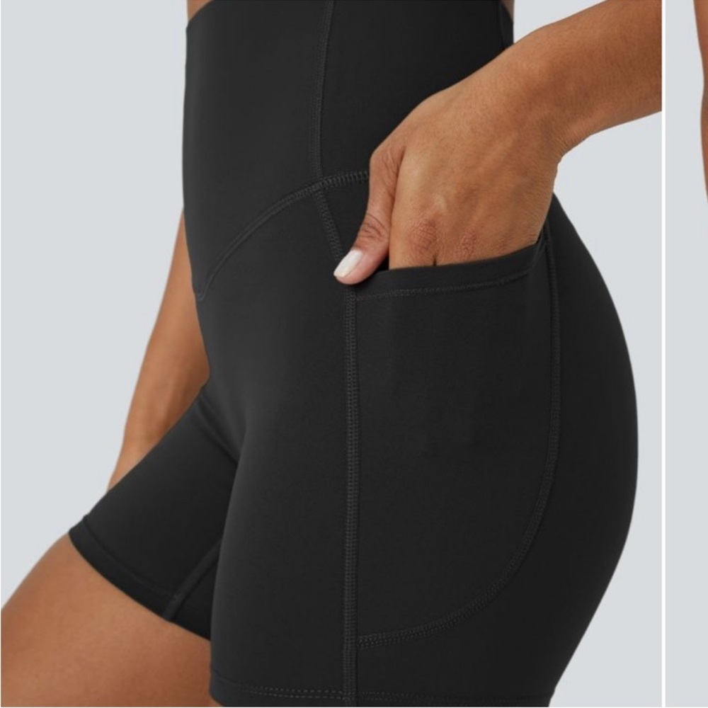 HALARA Black High-Waist scrunch & butt lifting and bike Shorts with Side Pocket